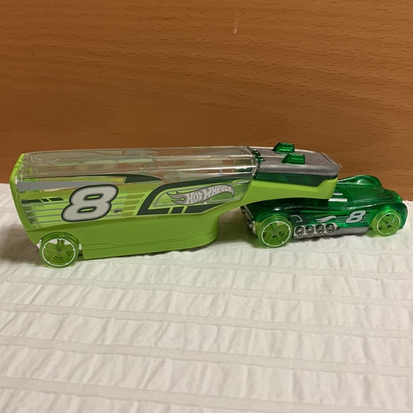 Super Rigs Haulers by Hot Wheels and Mattel - Picture 3 of 16